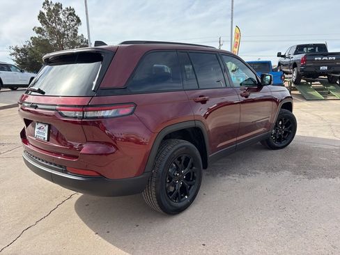 New 2025 Jeep Grand Cherokee Altitude image 5