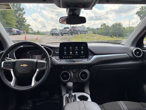 Used 2025 Chevrolet Blazer LT FWD image 32