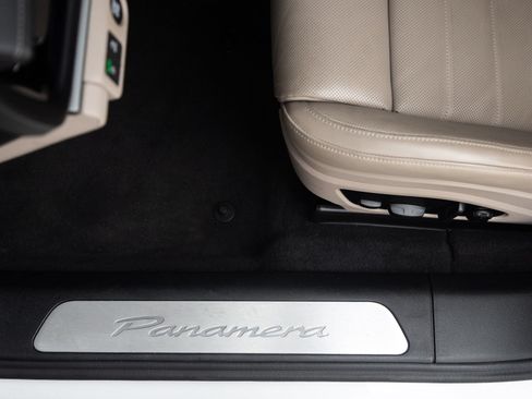 Certified 2025 Porsche Panamera w/ Premium Package RWD image 22