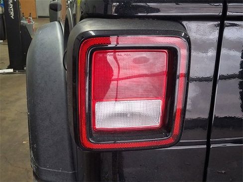 Used 2018 Jeep Wrangler Unlimited Sport S image 8