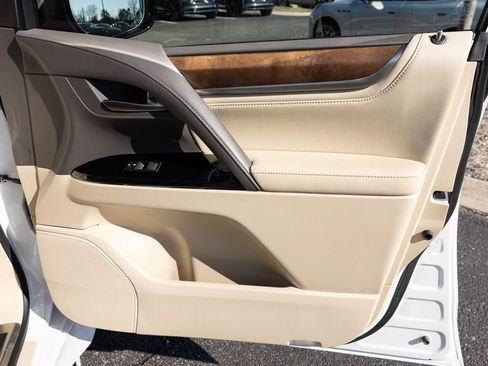 Used 2020 Lexus LX 570 4WD w/ Luxury Package image 64