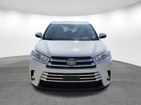 Used 2017 Toyota Highlander XLE image 2