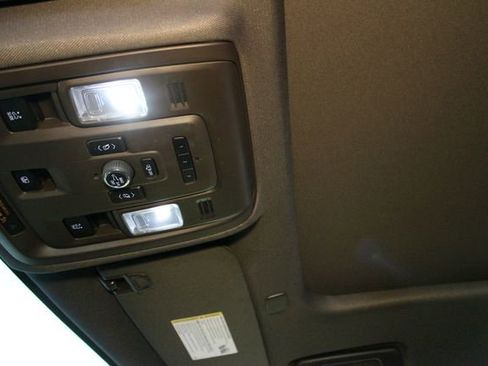 Used 2023 Chevrolet Suburban Z71 w/ Luxury Package AWD/4WD image 34