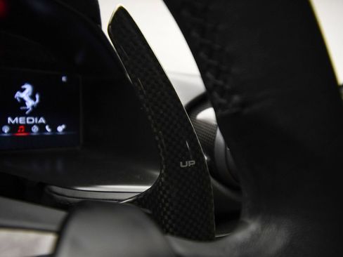 Used 2018 Ferrari 812 Superfast RWD image 19