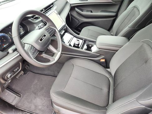 New 2025 Jeep Grand Cherokee Laredo w/ Luxury Tech Group I image 8