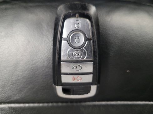 Used 2018 Ford Explorer XLT w/ Equipment Group 202A FWD image 32