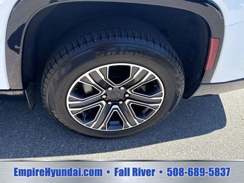 Used 2024 Jeep Wagoneer L Series II w/ Flexible Seating Group AWD/4WD image 13