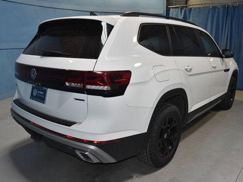 Certified 2025 Volkswagen Atlas Peak Edition SE image 21