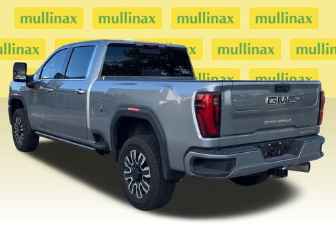 Used 2025 GMC Sierra 2500 Denali Ultimate w/ Max Trailering Package image 11
