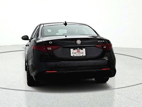 Used 2023 Alfa Romeo Giulia Veloce AWD/4WD image 5