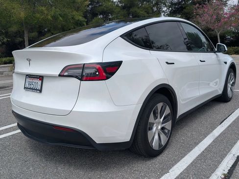 Used 2021 Tesla Model Y 2WD image 8