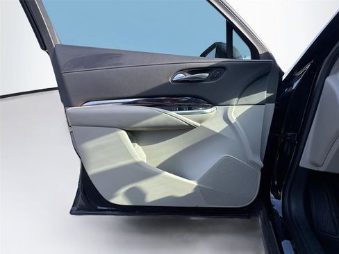 Used 2019 Cadillac XT4 Luxury w/ Cold Weather Package image 6