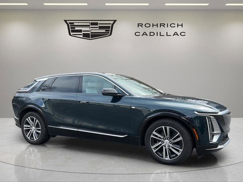 Certified 2025 Cadillac Lyriq Luxury AWD/4WD image 4