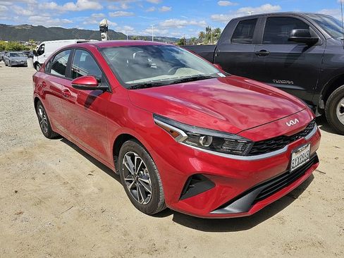 Used 2022 Kia Forte LXS w/ LXS Technology Package FWD image 5