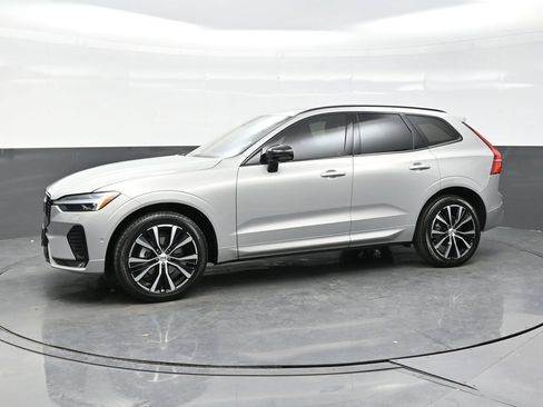Used 2023 Volvo XC60 B5 Plus w/ Climate Package AWD/4WD image 3