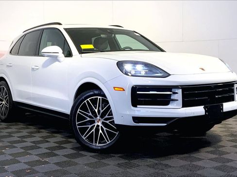 Used 2025 Porsche Cayenne image 9