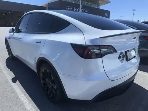 Used 2021 Tesla Model Y Long Range image 4