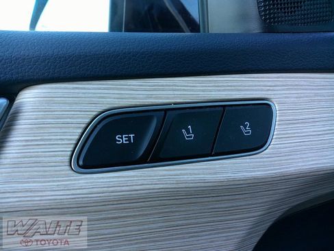 Used 2024 Hyundai Palisade Limited image 16