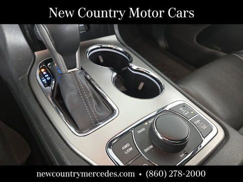 Used 2020 Jeep Grand Cherokee Overland AWD/4WD image 24