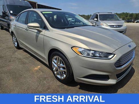 Used 2016 Ford Fusion SE FWD image 1