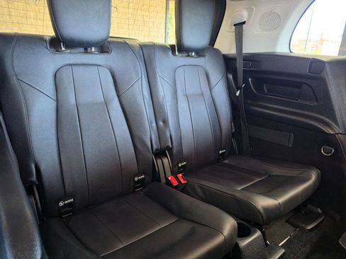 Used 2020 Mercedes-Benz GLB 250 4MATIC w/ Premium Package image 27