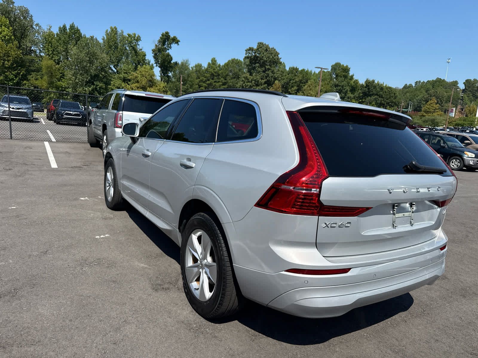 Used 2022 Volvo XC60 B5 Momentum AWD/4WD image 5
