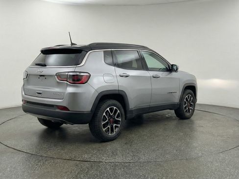 Used 2025 Jeep Compass Trailhawk AWD/4WD image 9