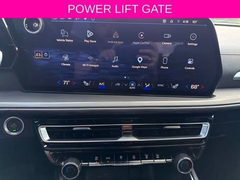 Used 2024 Chevrolet Traverse LT FWD image 21