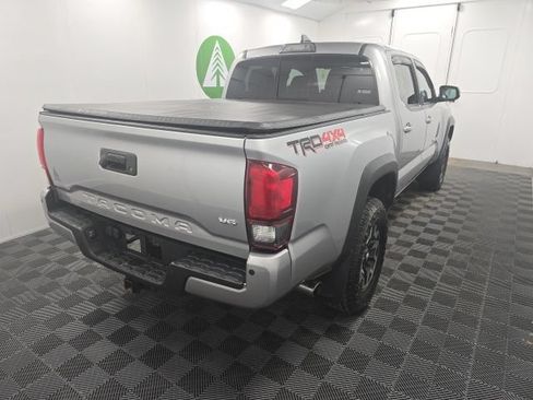 Used 2018 Toyota Tacoma TRD Off-Road w/ Technology Package AWD/4WD image 6