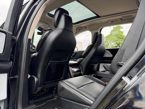 Used 2023 Lincoln Aviator Grand Touring w/ Equipment Group 301A AWD/4WD image 17