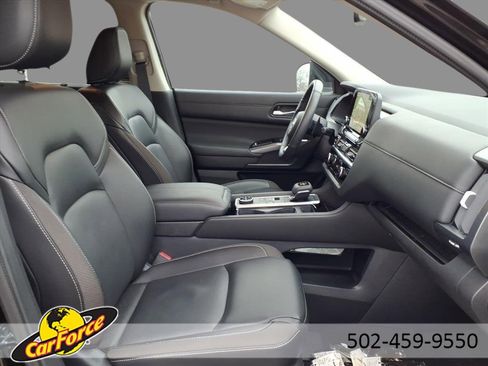 Used 2024 Nissan Pathfinder SL image 13