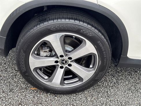 Used 2018 Mercedes-Benz GLC 300 w/ Premium Package image 17