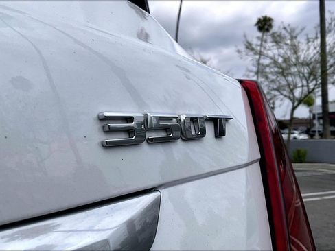 Certified 2024 Cadillac XT5 Premium Luxury FWD image 11