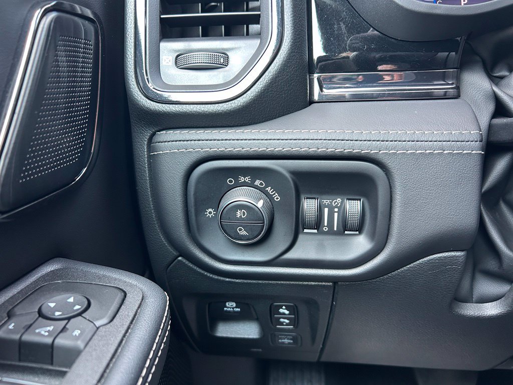 Used 2025 RAM 1500 Limited AWD/4WD image 64