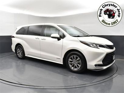 Used 2021 Toyota Sienna XLE