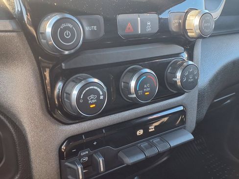 Used 2025 RAM 2500 Tradesman w/ Chrome Appearance Group AWD/4WD image 19