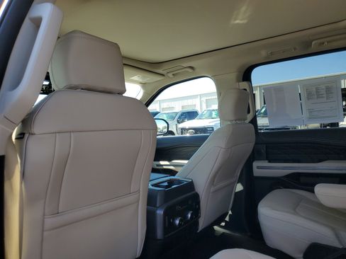 Used 2024 Ford Expedition Platinum image 15