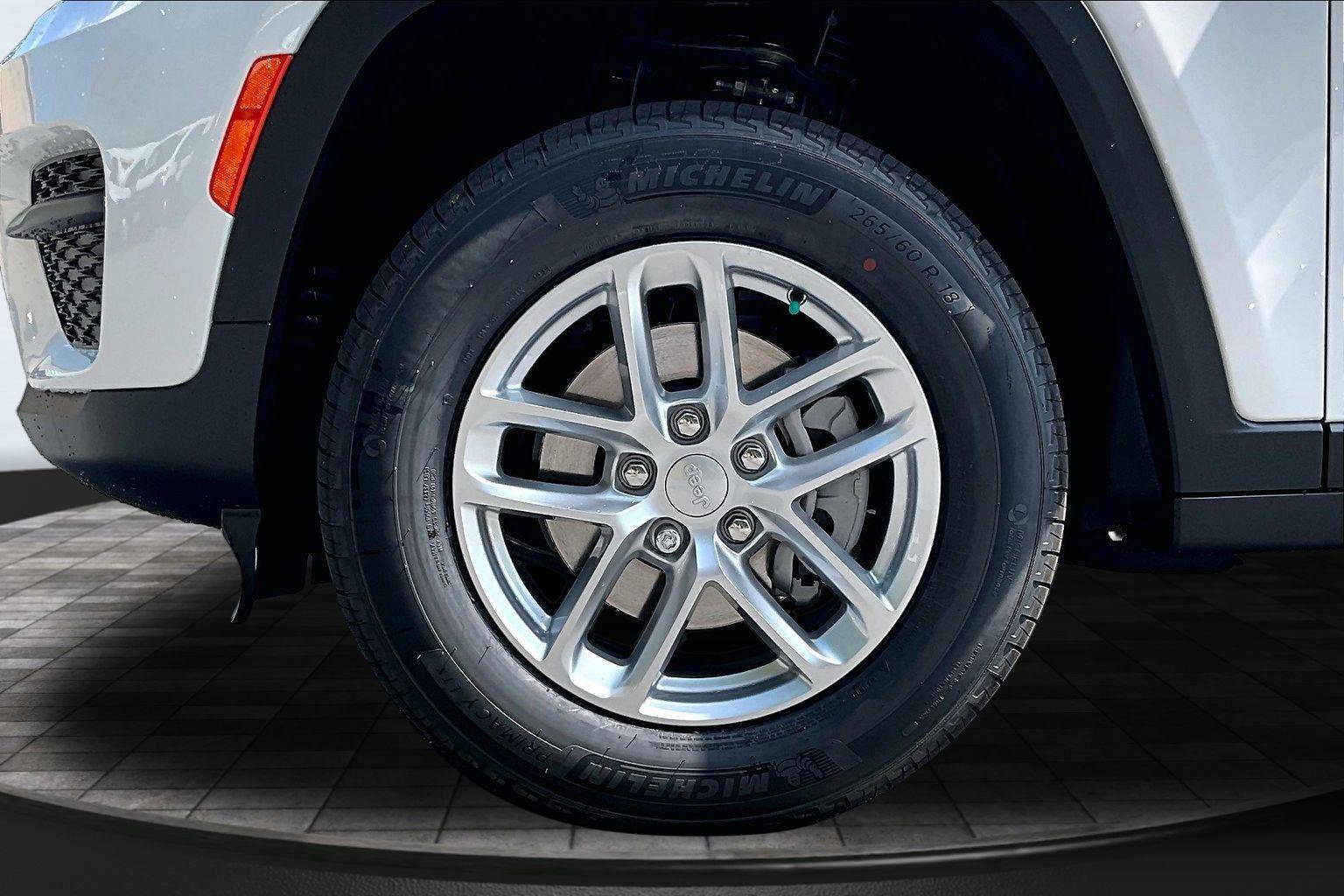 New 2026 Jeep Grand Cherokee Laredo AWD/4WD image 12