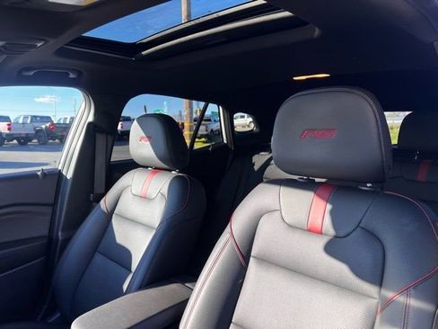 Certified 2024 Chevrolet Trax RS w/ Sunroof Package image 15