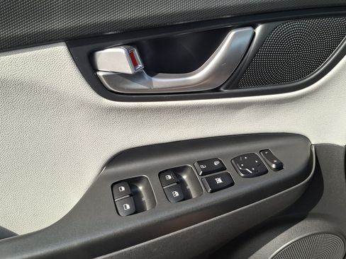 Used 2023 Hyundai Kona Limited FWD image 16