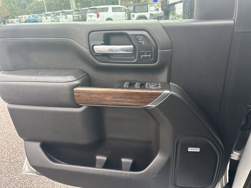 Used 2022 Chevrolet Silverado 2500 High Country w/ Z71 Off-Road Package image 9