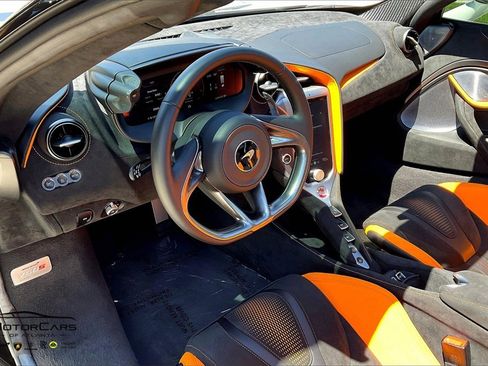 Used 2024 McLaren 750S Spider image 13