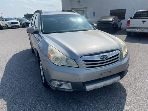 Used 2011 Subaru Outback 2.5i Limited w/ PWR Moonroof Pkg AWD/4WD image 3