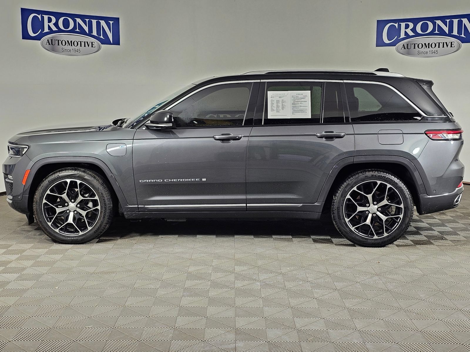 Used 2022 Jeep Grand Cherokee Summit AWD/4WD image 44