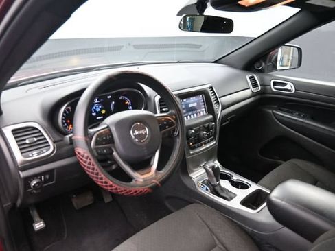 Used 2020 Jeep Grand Cherokee Laredo AWD/4WD image 14