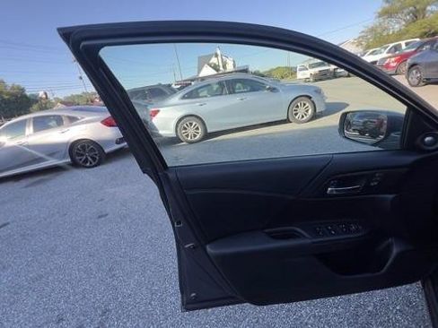 Used 2015 Honda Accord EX-L image 9