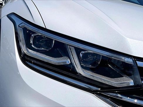 Used 2022 Volkswagen Tiguan SEL R-Line image 32