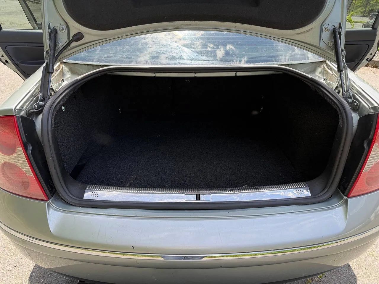 Used 2005 Volkswagen Passat GL FWD image 21