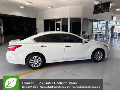 Used 2017 Nissan Altima 2.5 S w/ Power Driver Seat Package FWD image 9