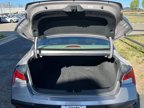 Used 2025 Hyundai Elantra SEL image 32